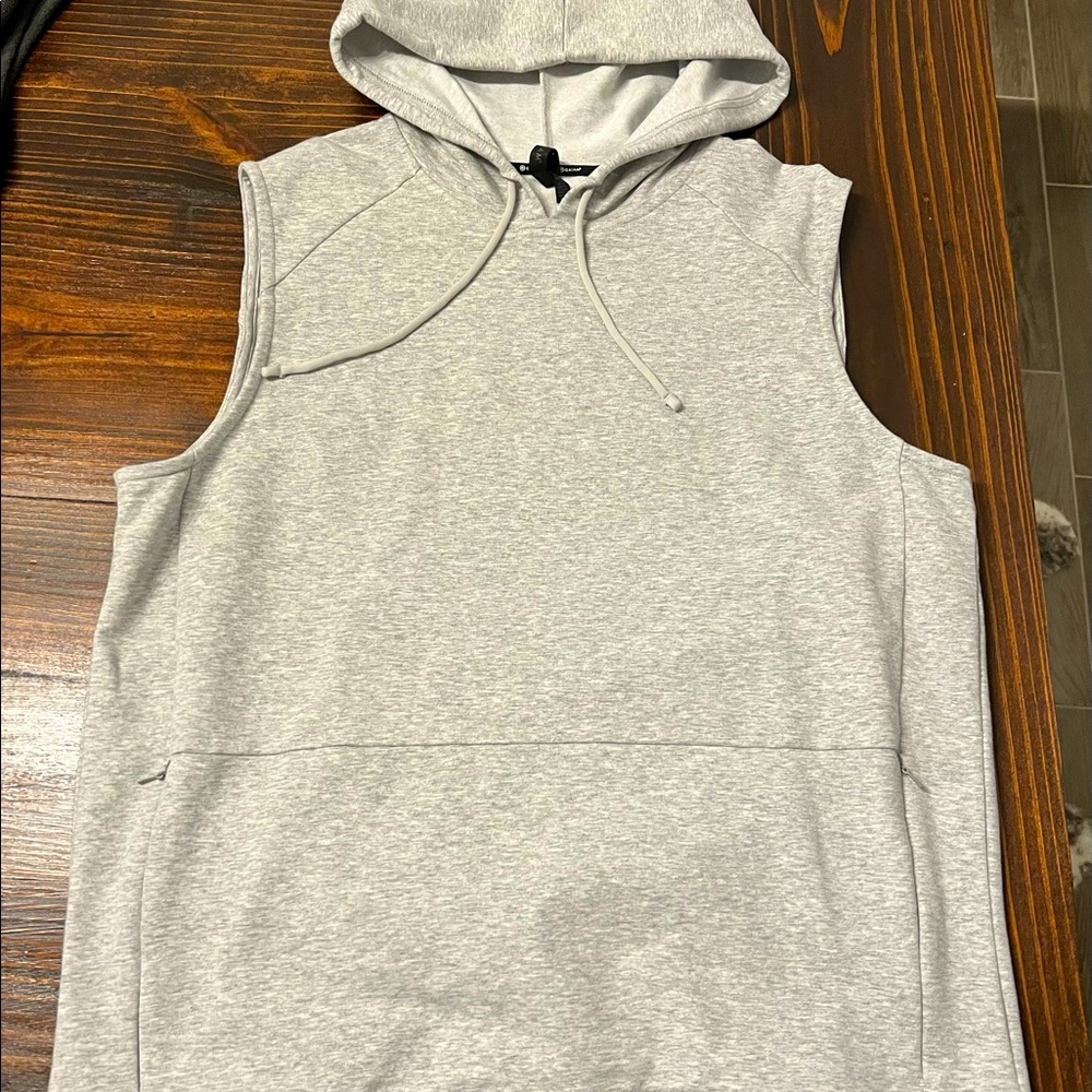Grey medium cut off tee